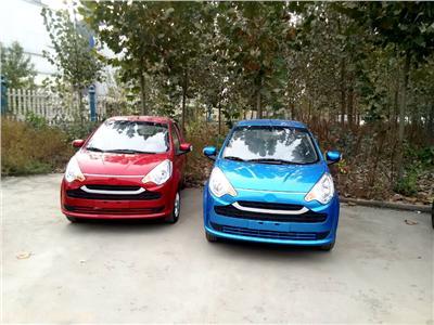  豪华四轮电动轿车